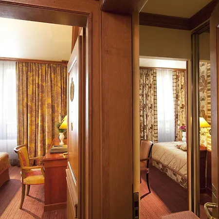 Horset Opera, Western Premier Collection Hotel 4*