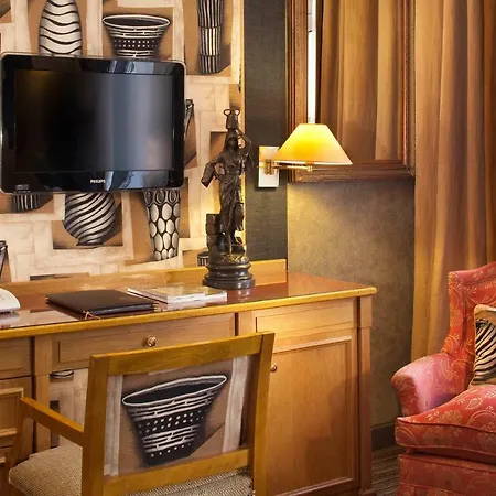 Horset Opera, Western Premier Collection Hotel 4*